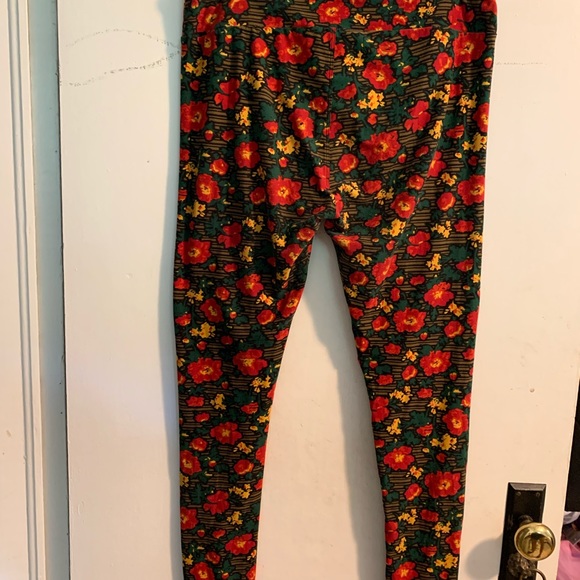 Lularoe red and yellow flower leggings size tall and curvy - Picture 3 of 4
